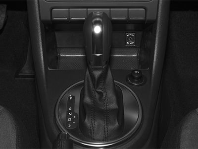 2014 Volkswagen Beetle 2.5L w/Sun/Sound/Nav