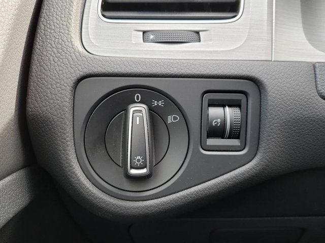 2016 Volkswagen Golf SportWagen 4dr Auto TSI