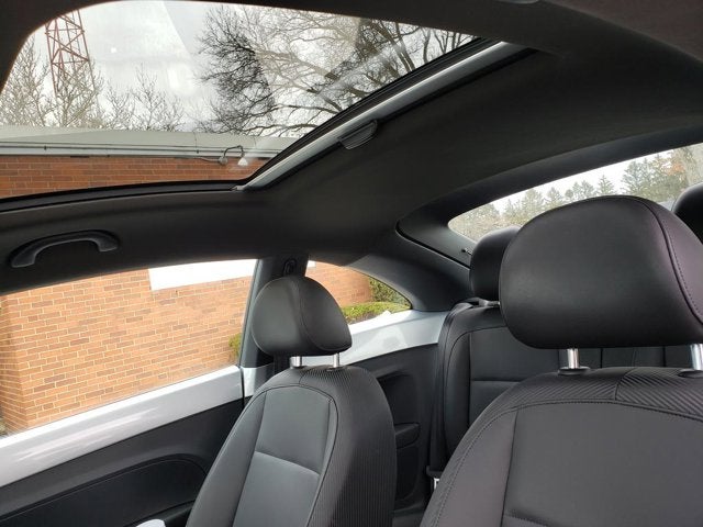 2014 Volkswagen Beetle 2.5L w/Sun/Sound/Nav