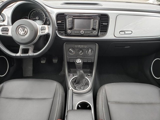 2014 Volkswagen Beetle 2.5L w/Sun/Sound/Nav