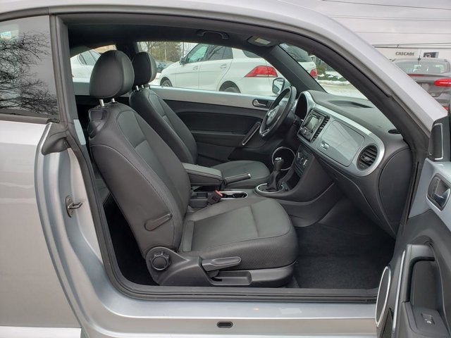 2014 Volkswagen Beetle 2.5L w/Sun/Sound/Nav