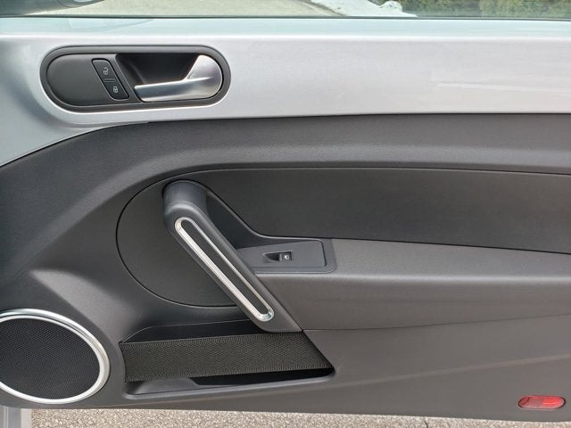 2014 Volkswagen Beetle 2.5L w/Sun/Sound/Nav