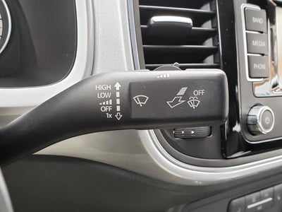 2014 Volkswagen Beetle 2.5L w/Sun/Sound/Nav