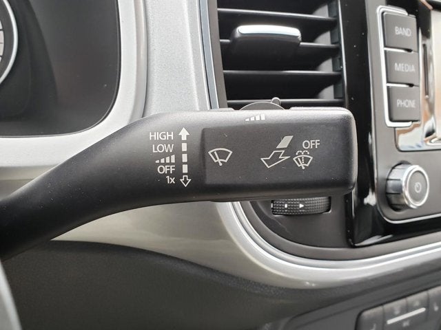 2014 Volkswagen Beetle 2.5L w/Sun/Sound/Nav