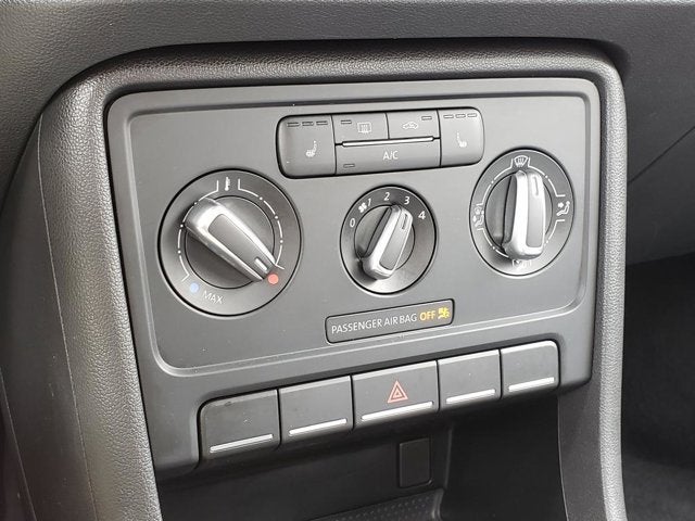 2014 Volkswagen Beetle 2.5L w/Sun/Sound/Nav