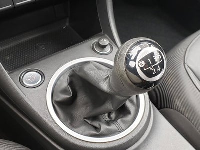 2014 Volkswagen Beetle 2.5L w/Sun/Sound/Nav