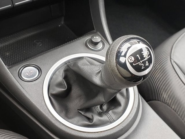 2014 Volkswagen Beetle 2.5L w/Sun/Sound/Nav