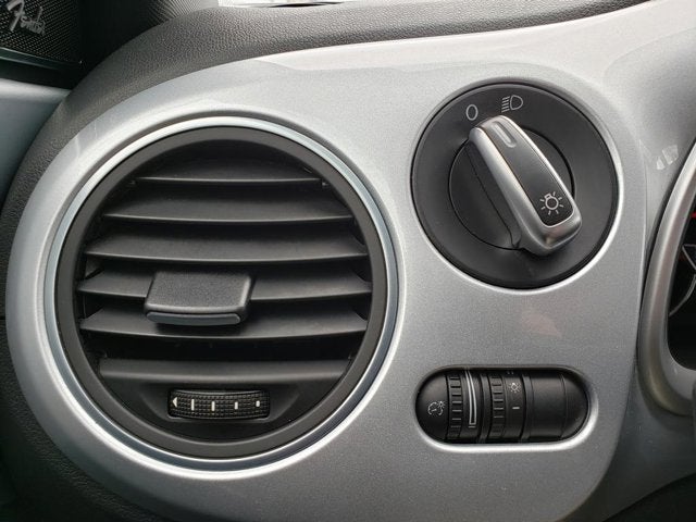 2014 Volkswagen Beetle 2.5L w/Sun/Sound/Nav