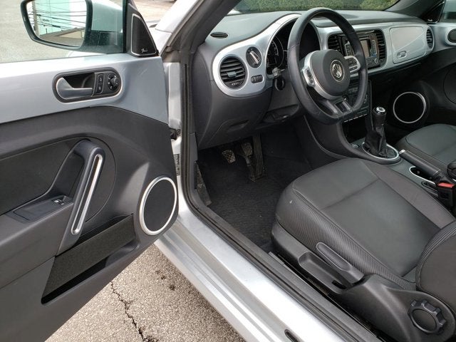 2014 Volkswagen Beetle 2.5L w/Sun/Sound/Nav