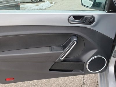 2014 Volkswagen Beetle 2.5L w/Sun/Sound/Nav