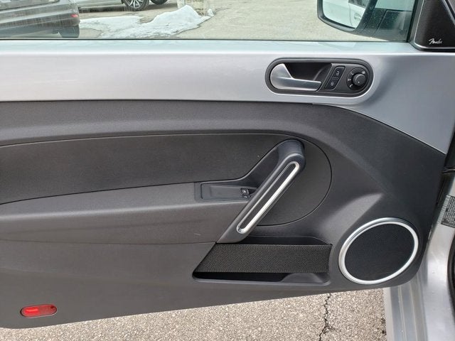 2014 Volkswagen Beetle 2.5L w/Sun/Sound/Nav