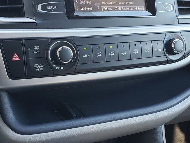 2018 Toyota Highlander LE