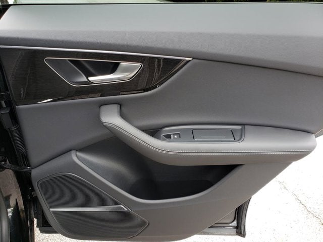 2025 Audi Q8 Premium Plus