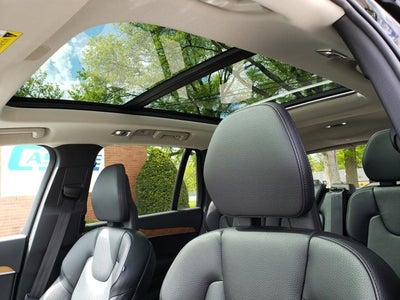 2021 Volvo XC90 Momentum