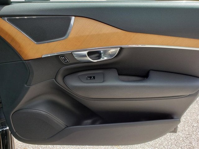 2021 Volvo XC90 Momentum