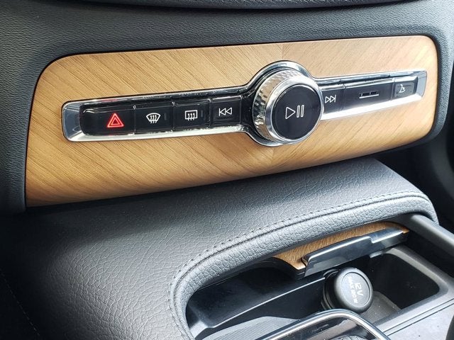 2021 Volvo XC90 Momentum