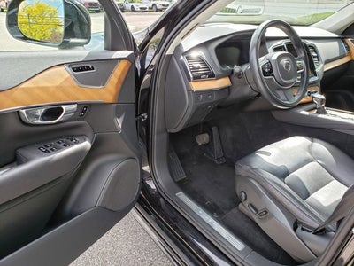 2021 Volvo XC90 Momentum