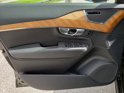 2021 Volvo XC90 Momentum