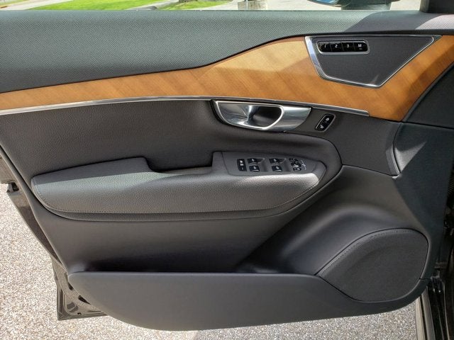 2021 Volvo XC90 Momentum